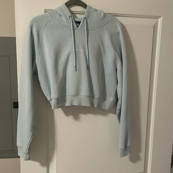 Alphalete Tops - Women’s Alphalete cropped hoodie